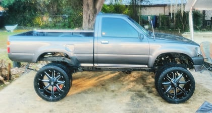 7.5 Inch Lifted 1994 Toyota Pickup 4WD