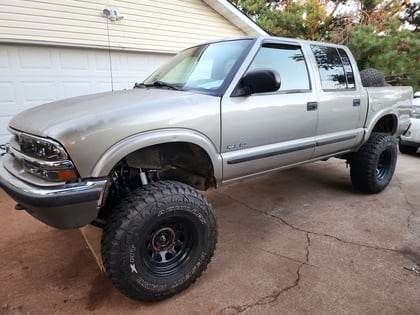 7.5 Inch Lifted 2002 Chevy S10 4WD