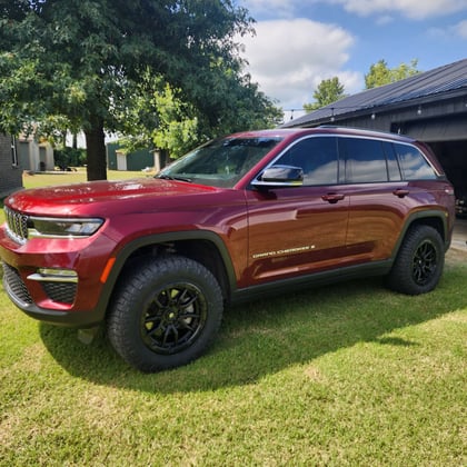 1 inch Lifted 2022 Jeep Grand Cherokee 4WD