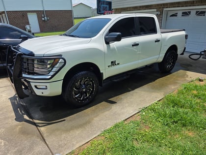 2 inch Lifted 2024 Nissan TITAN 4WD