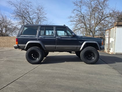 4.5 Inch Lifted 1989 Jeep Cherokee 4WD