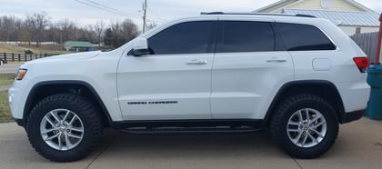 2.5 inch Lifted 2017 Jeep Grand Cherokee AWD