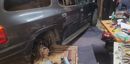 2 inch Lifted 2004 GMC Envoy RWD