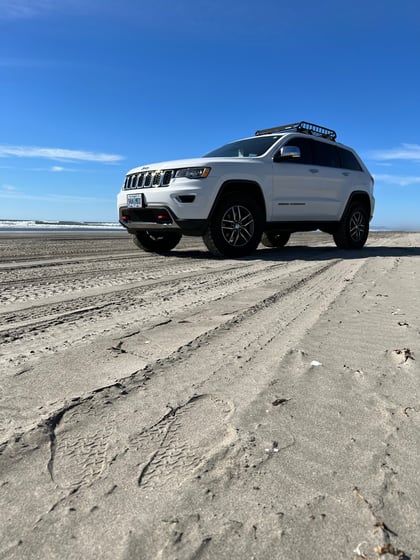 2.5 inch Lifted 2017 Jeep Grand Cherokee 4WD