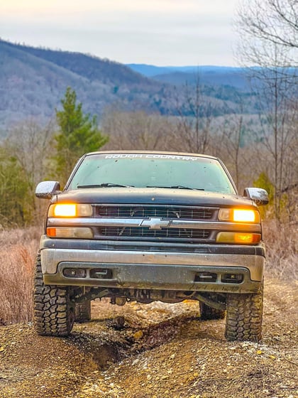 2 inch Lifted 1999 Chevy Silverado 1500 4WD