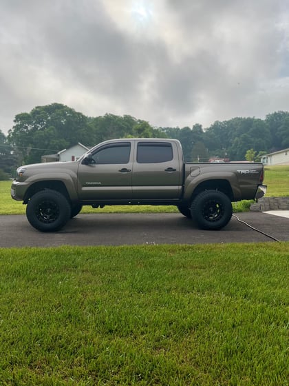 3.5 Inch Lifted 2013 Toyota Tacoma 4WD