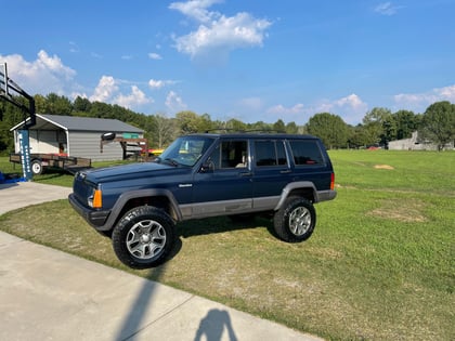 3.5 Inch Lifted 1996 Jeep Cherokee XJ 4WD