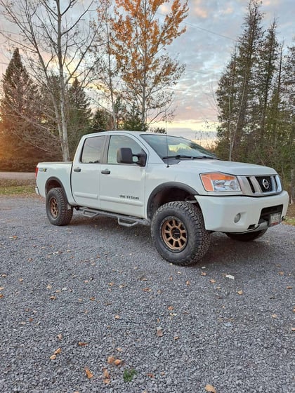 3 Inch Lifted 2015 Nissan TITAN 4WD