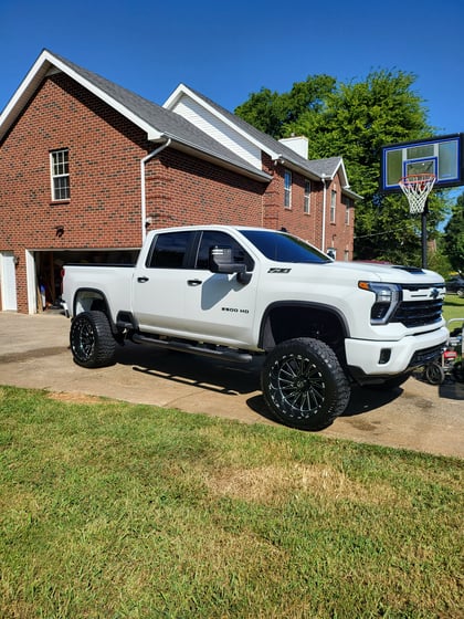 7 Inch Lifted 2024 Chevy Silverado 2500 HD 4WD