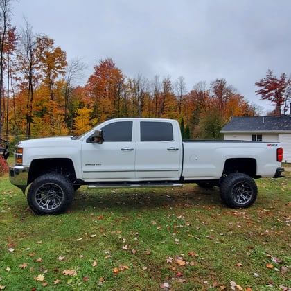 7.5 Inch Lifted 2018 Chevy Silverado 2500 HD 4WD