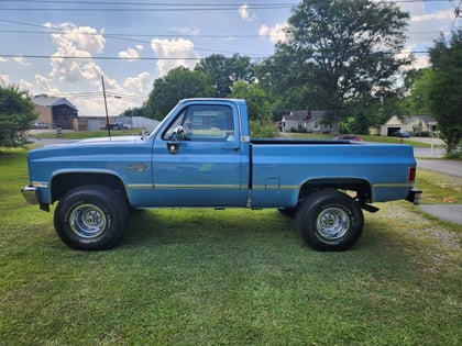 2.5 inch Lifted 1985 Chevy K10 4WD