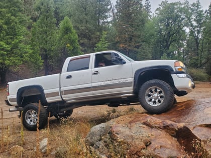 6 Inch Lifted 2005 GMC Sierra 2500 HD 4WD