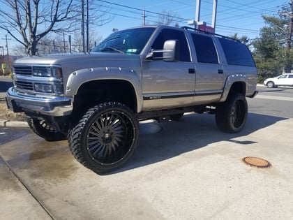 6 Inch Lifted 1999 Chevy C1500/K1500 Suburban 4WD