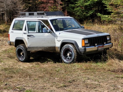 1.5 inch Lifted 1989 Jeep Cherokee XJ 4WD