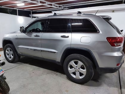 2.5 inch Lifted 2011 Jeep Grand Cherokee 4WD