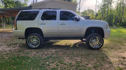 7.5 Inch Lifted 2012 GMC Yukon 4WD