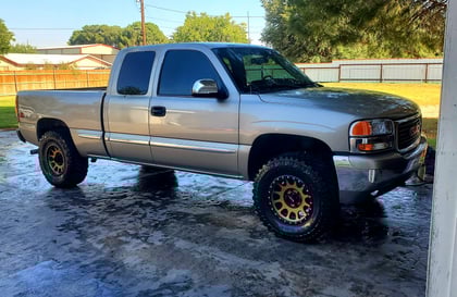 2 inch Lifted 2002 GMC Sierra 1500 4WD