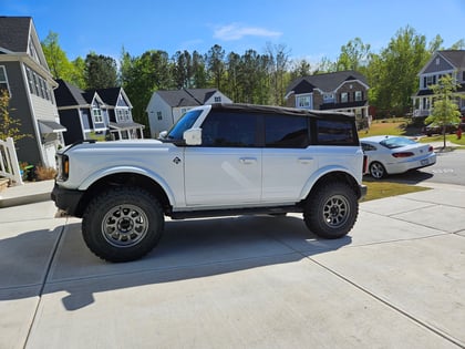 2 inch Lifted 2023 Ford Bronco 4WD