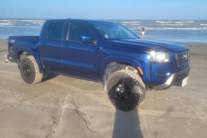 2.5 inch Lifted 2023 Nissan Frontier 4WD