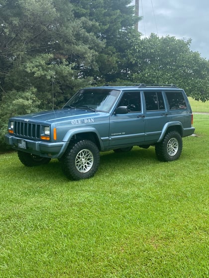 3 Inch Lifted 1999 Jeep Cherokee XJ 4WD