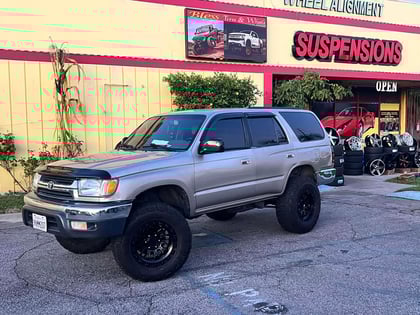 2.5 inch Lifted 1999 Toyota 4Runner