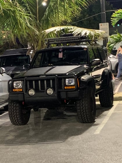 4 Inch Lifted 2001 Jeep Cherokee XJ 4WD