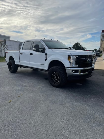 2 inch Lifted 2019 Ford F-250 Super Duty 4WD