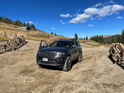 2.5 inch Lifted 2017 Jeep Grand Cherokee 4WD