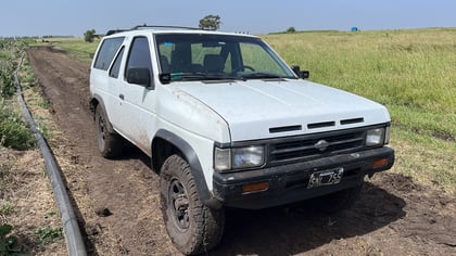 2 inch Lifted 1993 Nissan Pathfinder 4WD