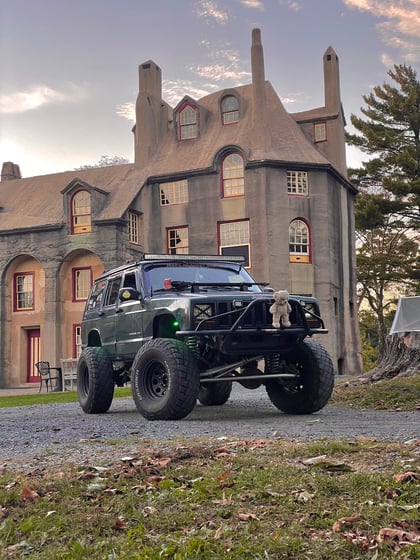 7 Inch Lifted 2000 Jeep Cherokee XJ 4WD