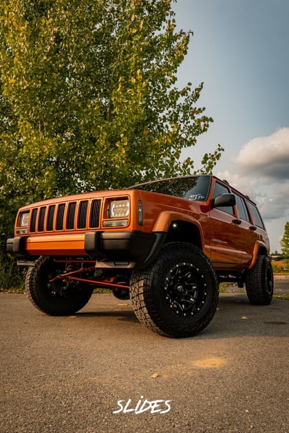 3 Inch Lifted 2001 Jeep Cherokee XJ 4WD