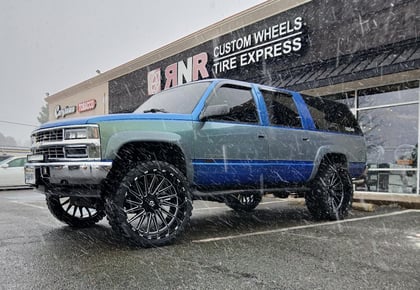 6 Inch Lifted 1999 Chevy K1500 Suburban 4WD