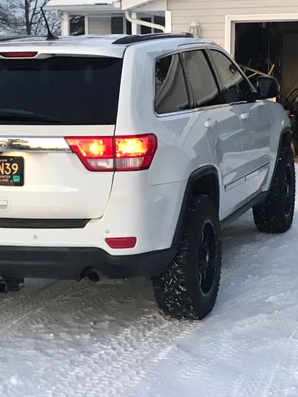 2.5 inch Lifted 2013 Jeep Grand Cherokee 4WD
