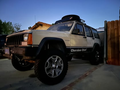 4.5 Inch Lifted 1984 Jeep Cherokee XJ 4WD