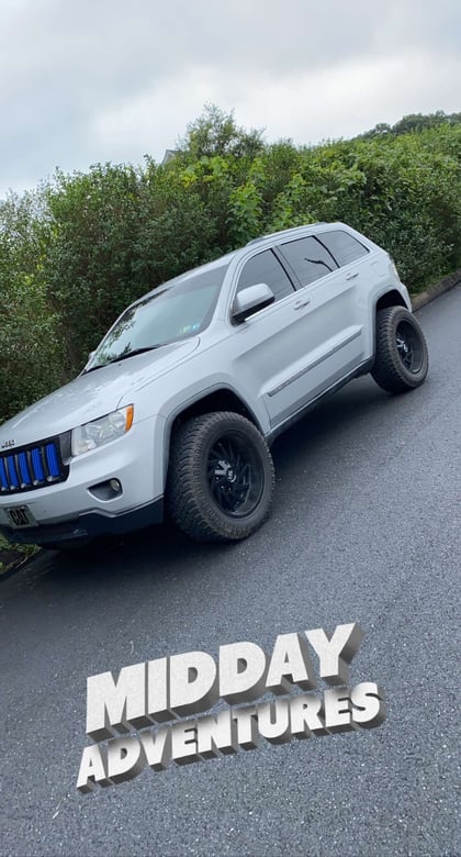 2.5 inch Lifted 2012 Jeep Grand Cherokee 4WD