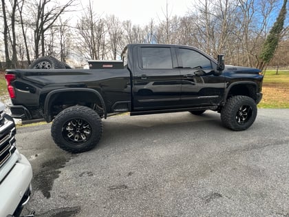 7 Inch Lifted 2024 Chevy Silverado 2500 HD 4WD