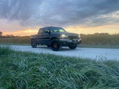 2 inch Lifted 2004 GMC Sierra 1500 4WD