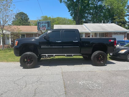 7.5 Inch Lifted 2013 GMC Sierra 2500 HD 4WD