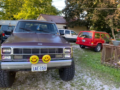 4.5 Inch Lifted 1987 Jeep Wagoneer 4WD