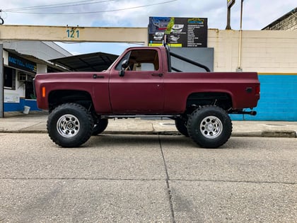 4 Inch Lifted 1980 Chevy K5 Blazer 4WD