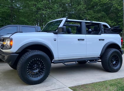 2 inch Lifted 2023 Ford Bronco 4WD