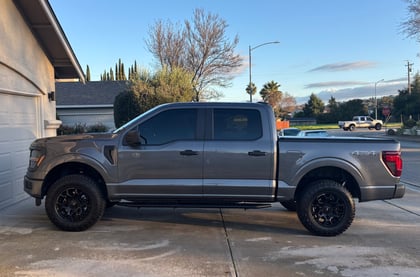 2 inch Lifted 2025 Ford F-150 4WD