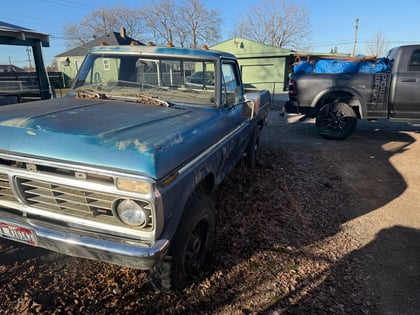 4 Inch Lifted 1975 Ford F-100 4WD