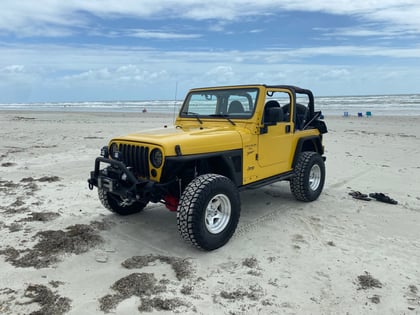 2 inch Lifted 2000 Jeep Wrangler 4WD