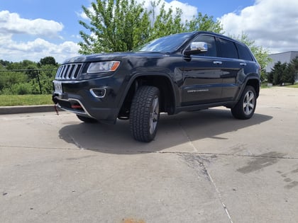 2.5 inch Lifted 2014 Jeep Grand Cherokee AWD