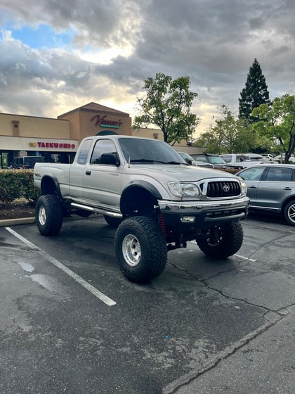 7.5 Inch Lifted 2002 Toyota Tacoma 4WD