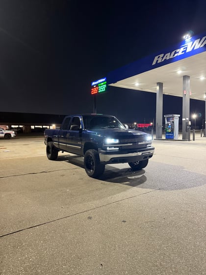 1.75 inch Lifted 2000 Chevy Silverado 1500 4WD