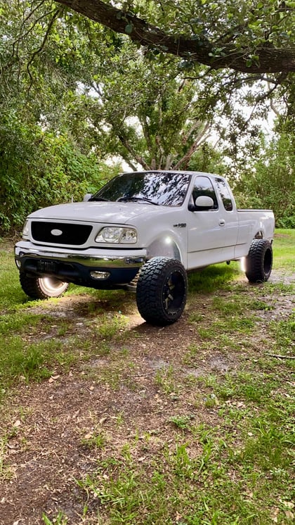 6 Inch Lifted 2002 Ford F-150 RWD