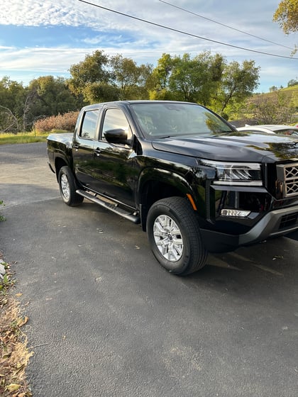 2.5 inch Lifted 2023 Nissan Frontier 4WD