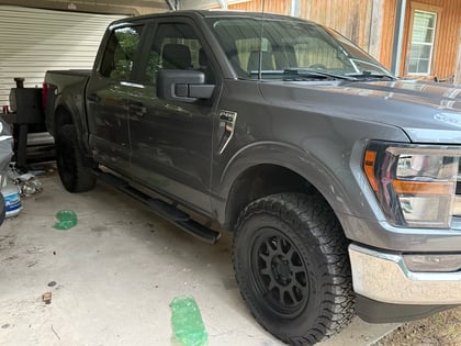 2 inch Lifted 2023 Ford F-150 4WD